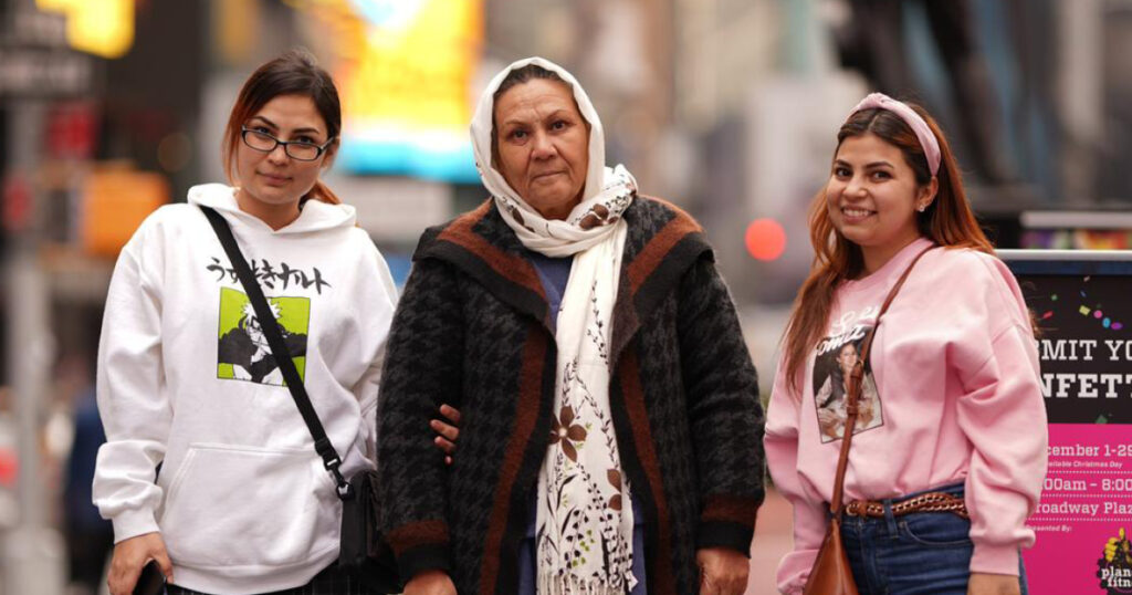 Anisa Nasiri and her two daughters